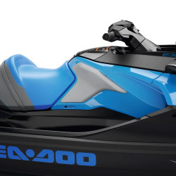 Appuie genoux ergolock sea-doo blanc monté sur une motomarine sea-doo