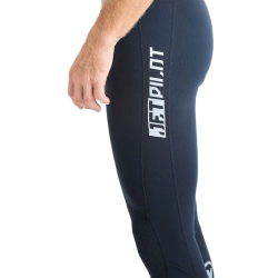 zoom du côté du pantalon neo au niveau des hanches en étant porté
