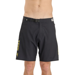 short vue de face en étant porté
