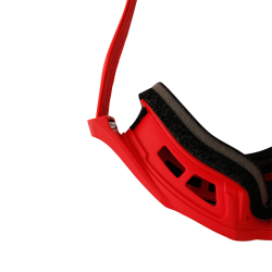 Visibilité sur le dessous du masque rouge vue sur l'aération.