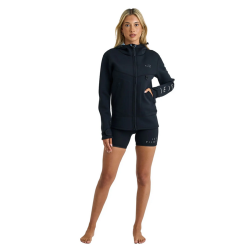 Tour coat femme porté de face vue éloignée