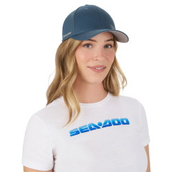 Face avant de la casquette signature wave unisexe sea-doo bleu portée par mannequin femme
