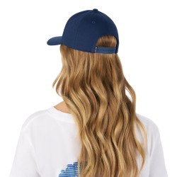 Face arrière casquette signature wave unisexe sea-doo bleu marine portée par une mannequin femme