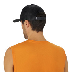 Face arrière casquette à filet palm unisexe sea-doo noir portée par un homme