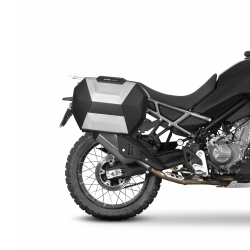FIXATIONS DE VALISES LATÉRALES SHAD 3P POUR CFMOTO 450MT - VUE AVEC VALISES MONTÉES