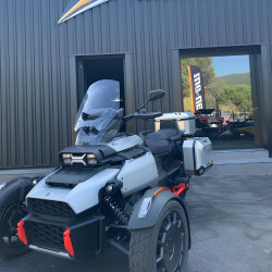 Face avant gauche du trois-roues Can-Am Canyon XT de 2025