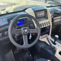 Poste de conduite du SSV Yamaha Wolverine RMAX 1000 de 2025