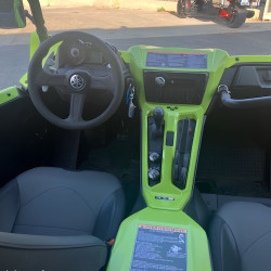 Poste de conduite du SSV Yamaha YXZ 1000 R SS 2025
